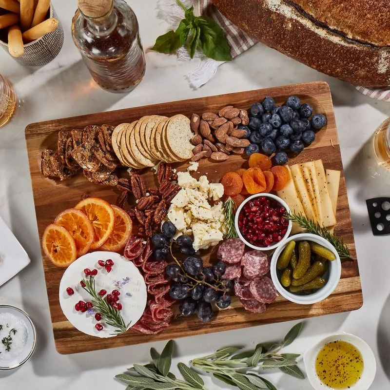 Acacia cutting board with juice groove